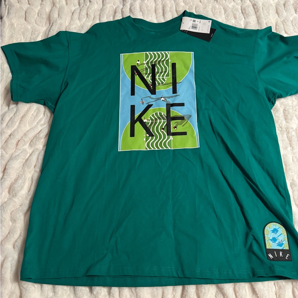 Nike Men’s Green Graphic Short-Sleeve Tee